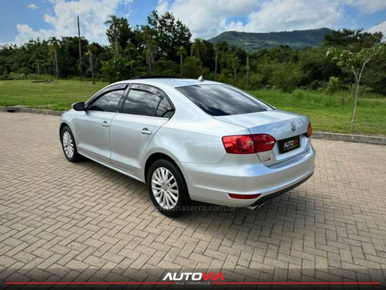VOLKSWAGEN - JETTA - 2010/2011 - Prata - R$ 59.900,00
