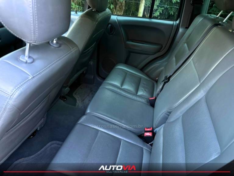 JEEP - CHEROKEE - 2006/2017 - Preta - R$ 44.900,00