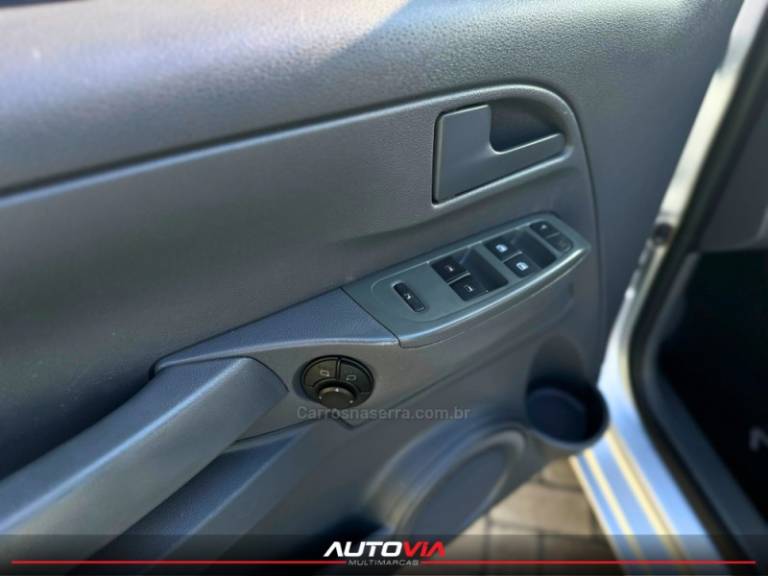 VOLKSWAGEN - FOX - 2008/2009 - Prata - R$ 29.900,00