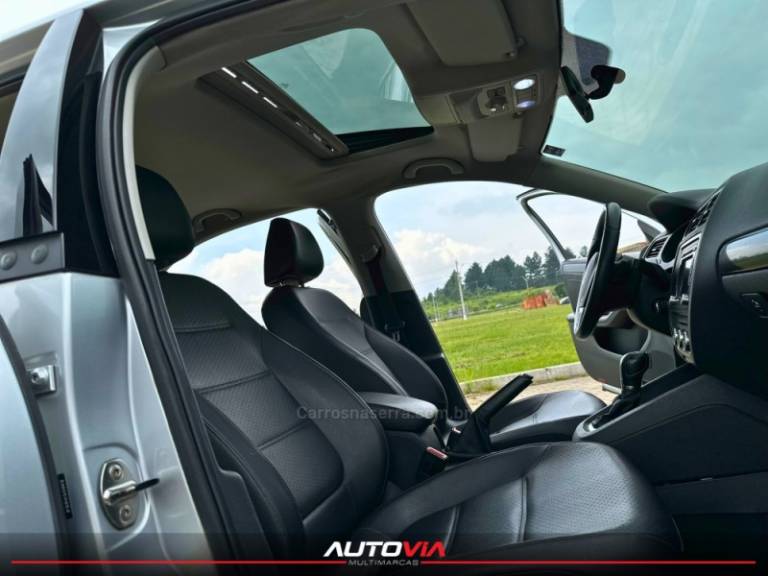 VOLKSWAGEN - JETTA - 2014/2014 - Prata - R$ 67.900,00
