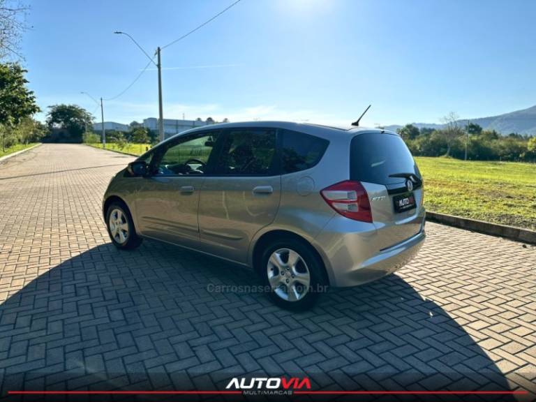 HONDA - FIT - 2009/2009 - Dourada - R$ 39.900,00