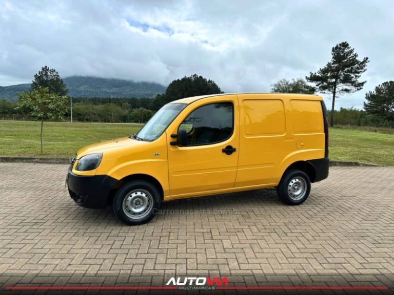 FIAT - DOBLÓ - 2015/2016 - Amarela - R$ 57.900,00