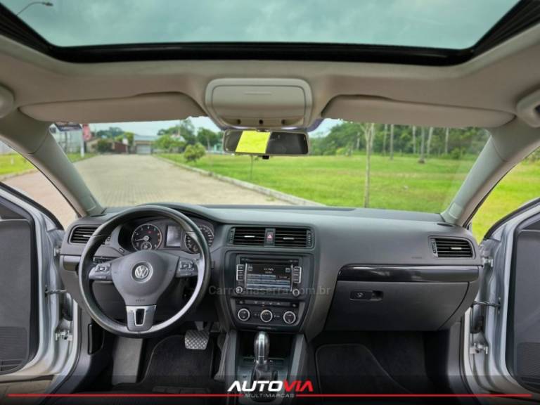 VOLKSWAGEN - JETTA - 2014/2014 - Prata - R$ 67.900,00