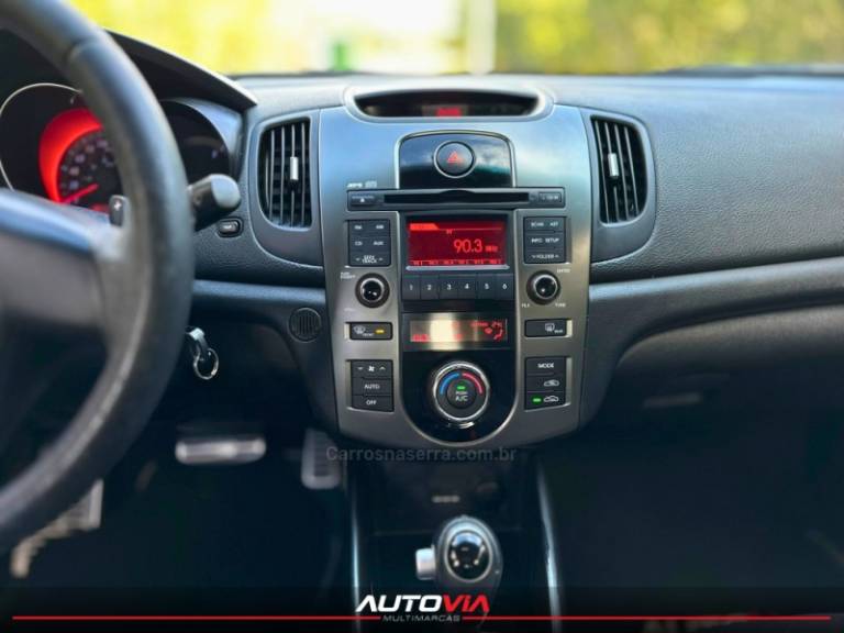 KIA MOTORS - CERATO - 2012/2013 - Cinza - R$ 57.900,00
