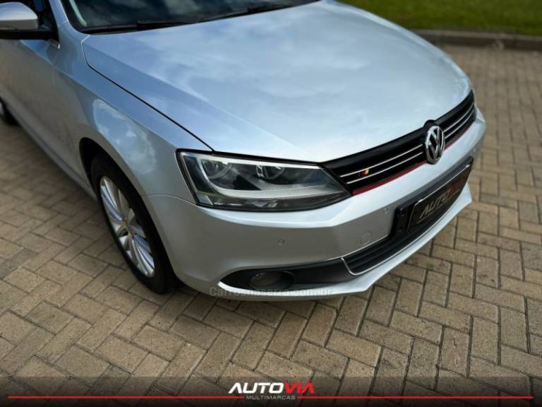 VOLKSWAGEN - JETTA - 2010/2011 - Prata - R$ 59.900,00