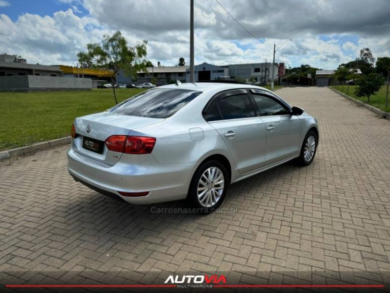 VOLKSWAGEN - JETTA - 2011/2011 - Prata - R$ 57.900,00