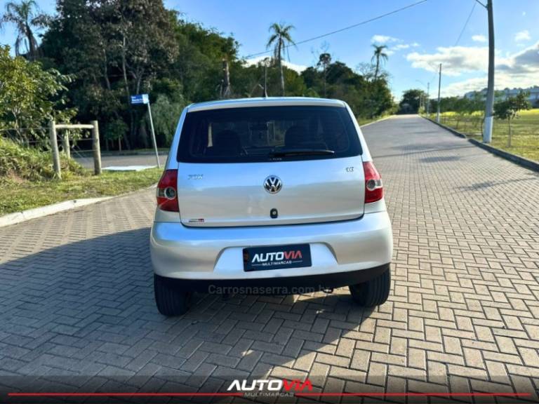VOLKSWAGEN - FOX - 2008/2009 - Prata - R$ 29.900,00