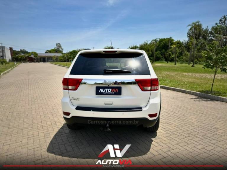 JEEP - GRAND CHEROKEE - 2011/2012 - Branca - R$ 59.900,00