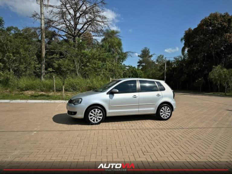 VOLKSWAGEN - POLO - 2011/2012 - Prata - R$ 43.900,00