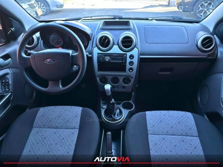 FORD - FIESTA - 2013/2014 - Branca - R$ 34.900,00