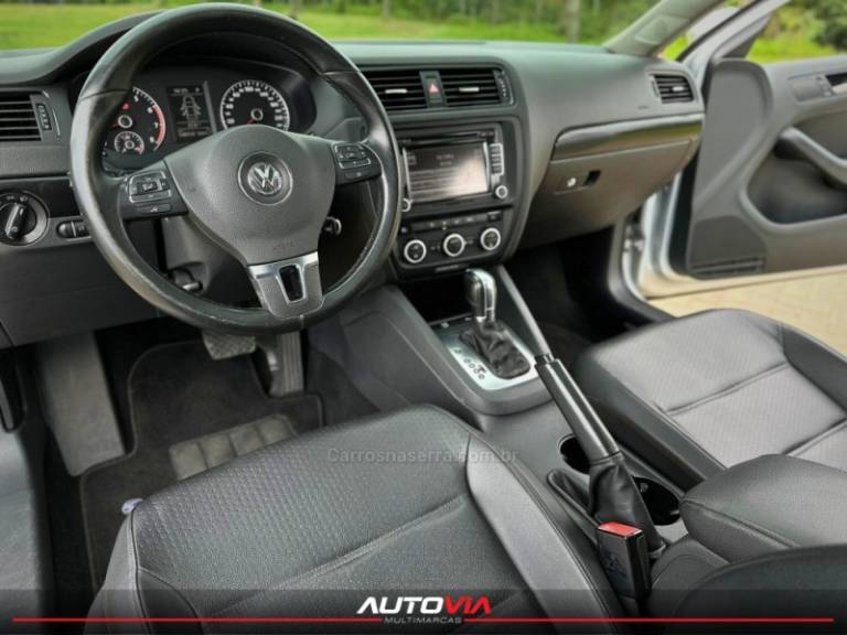 VOLKSWAGEN - JETTA - 2014/2014 - Prata - R$ 67.900,00