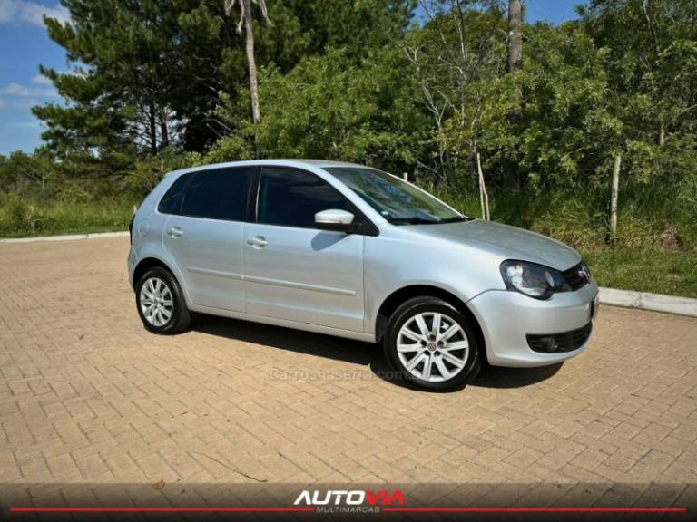 VOLKSWAGEN - POLO - 2011/2012 - Prata - R$ 43.900,00